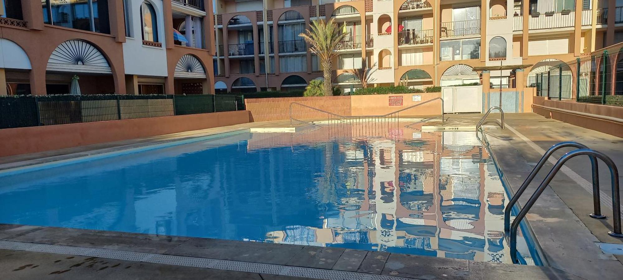 Appartement Situe Au Cap D'Agde Proche Plage Екстериор снимка